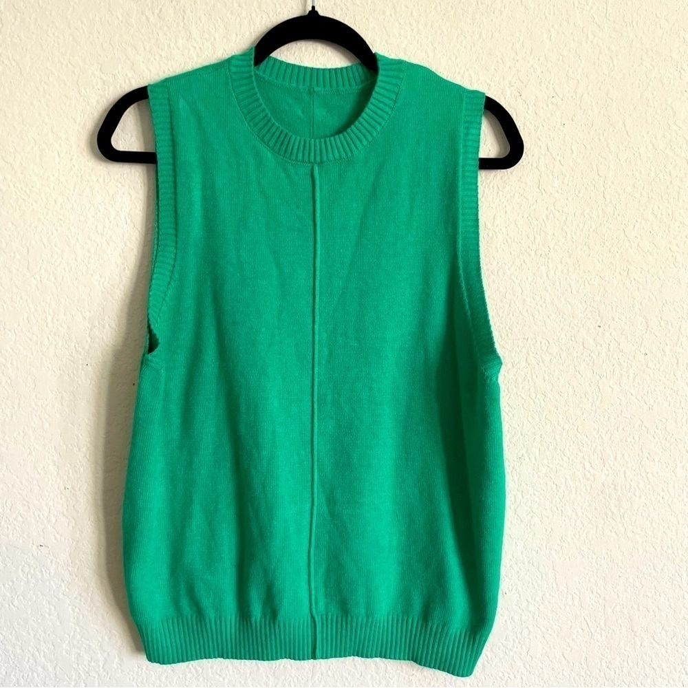 Missguided woman’s pullover vest size Medium soft green layering preppy chic